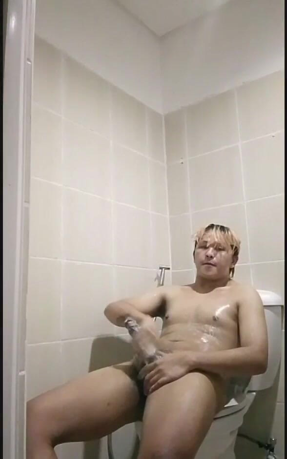 Fleshlab Gay: Philippino Twink Boy Eats His Own Cum!!