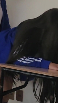 Estudiante cachonda follando sin condón