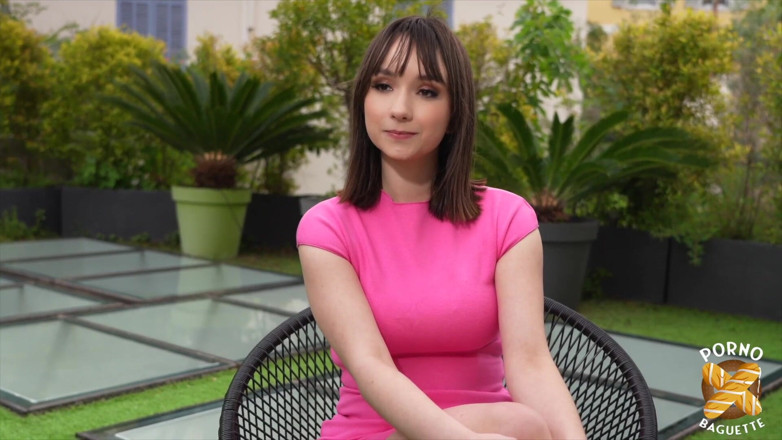 Porno Baguette: Abby, linda garota, quer sexo duro!