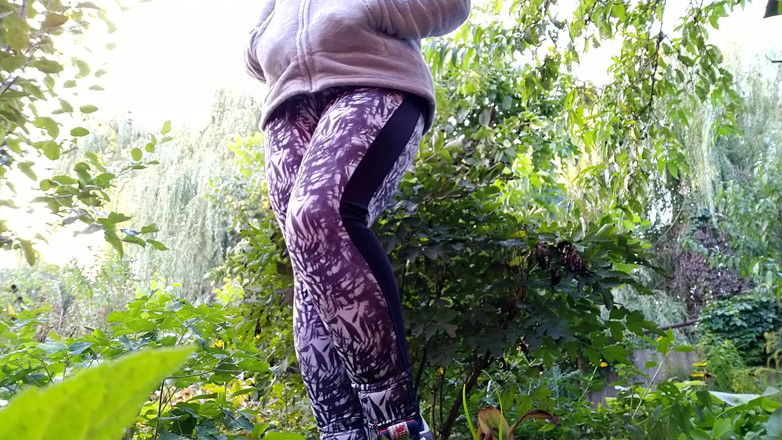 Elena: My golden nectar for you outdoors in yoga pants.