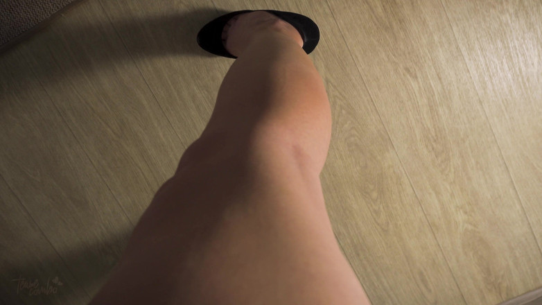 Teasecombo 4K: Відео від першої особи, дражнить довгі ноги і телят на високих підборах