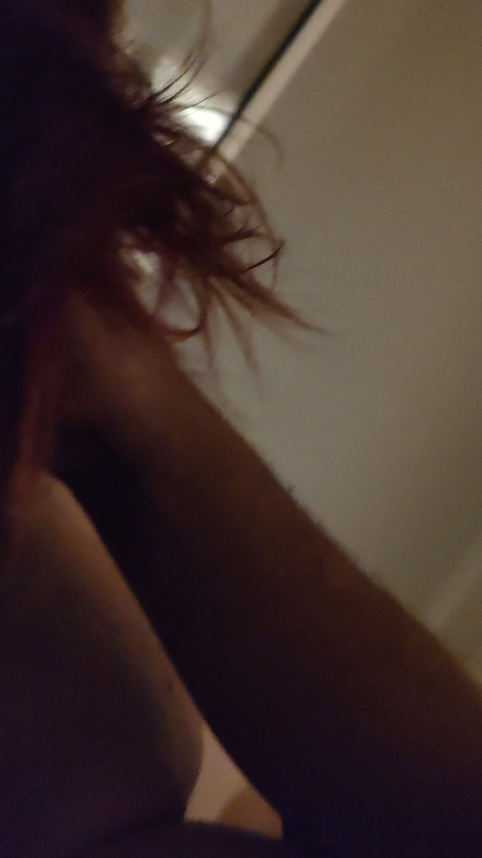 JelaiBora: 热辣的塞尔维亚熟女在休息时吮吸我的鸡巴