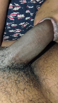 Hi dears today nyepong kontol kecil gara-gara ngocok kontolnya tiba-tiba