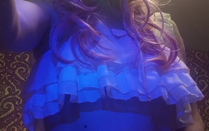 violet_bisex: वायलेट का क्रॉसड्रेसर नृत्य।