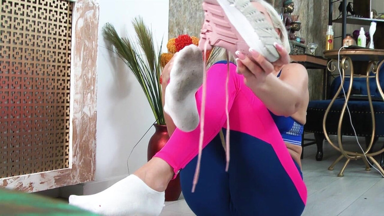 Goddess Celine: Adoração academia de meias sujas suadas