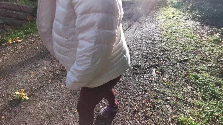 Bouncy Tits Action: Titspanking in real nature