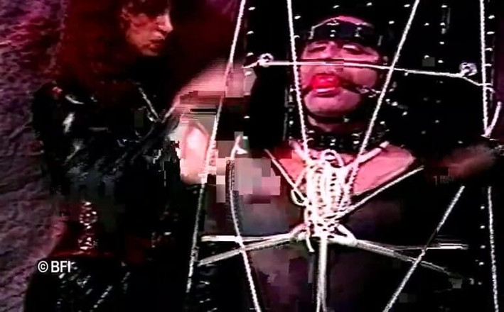Slave Seks: Two nasty chicks punishing their slave