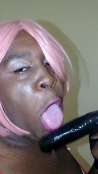 Kyla Throatz: Sissy Kyla throatz si guadagna il suo nome