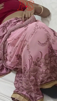 Tante seksi india lagi asik masturbasi sendirian di rumah