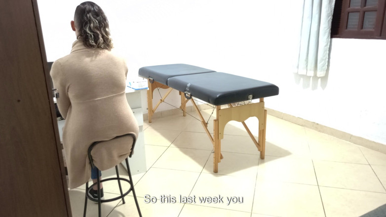 Gabi SweetCouplesStories: Proktolog provádí anální vyšetření kondomovaného pacienta