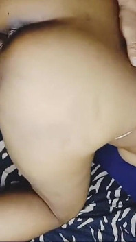 Suami dan abang tiri mengongkek saya di bilik hotel audio hindi