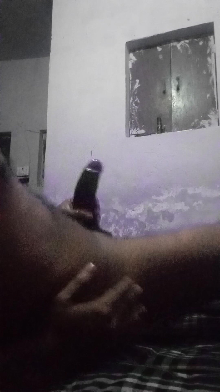 Raaz26d: Einzigartiger stil, masturbieren und ölen meinen schwanz und macht sich bereit...