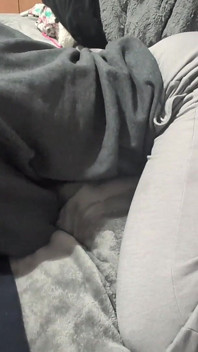 Giocando Con I Piedi Della Moglie Durante Il Pompino POV