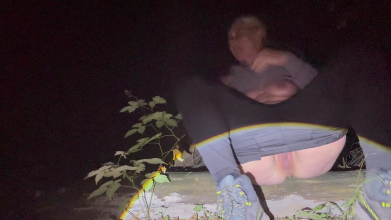 Putarankahotmilf: Ormanda et ışığıyla mastürbasyon