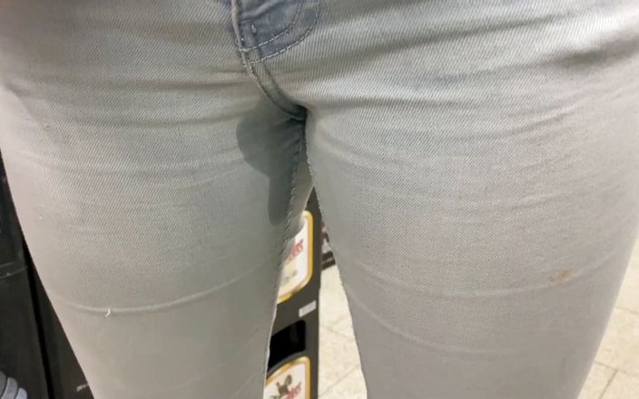 RedDevil: Siusiu w dżinsach w sklepie