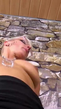 Blonde milf ist verrückt nach großem deutschem schwanz