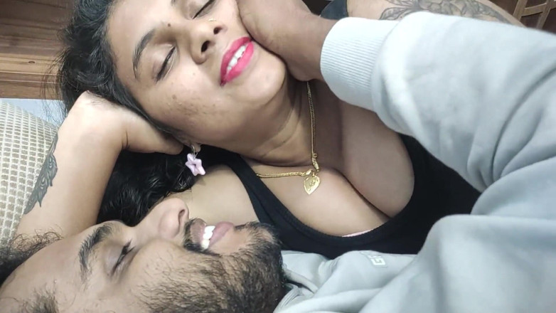 Vaigavarun45: 결혼 전날 남친과 바람피는 신부 섹스, 결혼 전날 소년 친구와 섹스하는 Mallu 바람둥이 신부