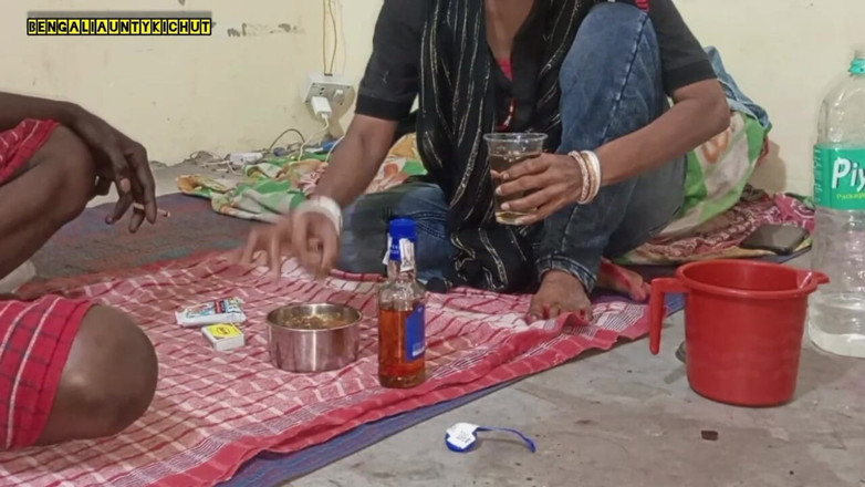 Bengaliauntykichut: Párty s desi manželkou a pak měla sexy sexy sex