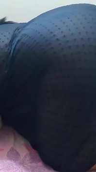 Sexy mussulmana paffuta si diverte a leccare e scopare dal fidanzato della sua amica