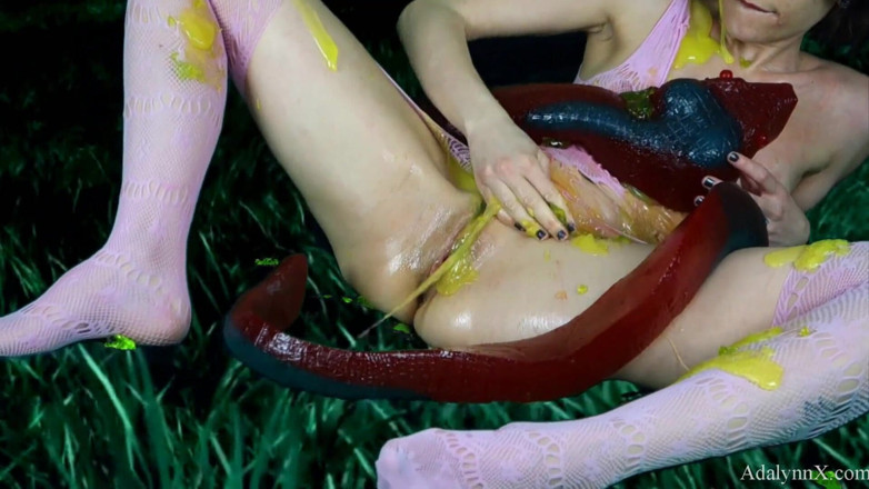 AdalynnX: Adalynnx - colpo di serpente gommoso gigante