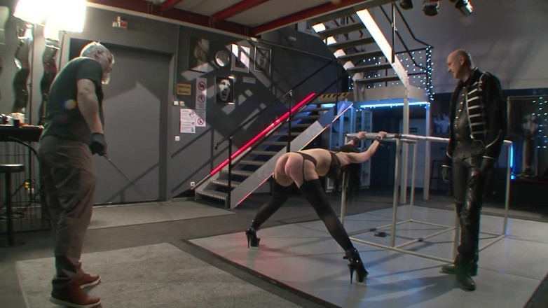 Absolute BDSM: Alman bdsm onu siliyor - bdsm kızı