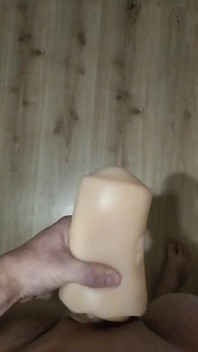 Ten wspaniały masturbator sprawił, że skończyłem
