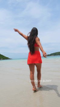 Schönheits-bikini Und Heißes Chillen Am Strand