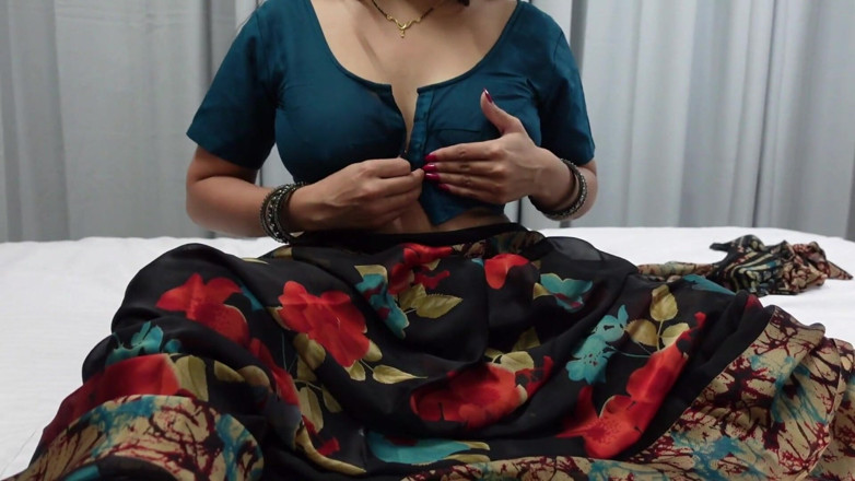CurvyCumCouple69: Indiancă bhabhi sexy se fute cu degetul în pizdă
