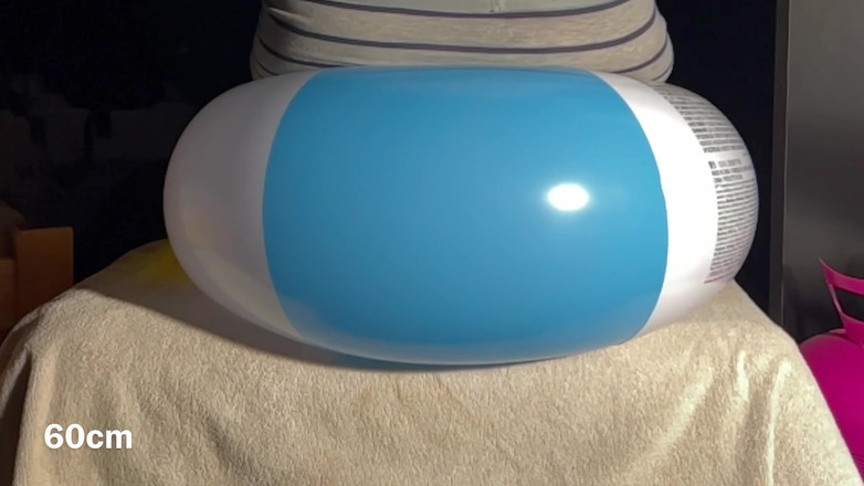 BeachBallsDuo: ビッグブーティルーシーとドラゴンクラッシング 18個のビーチボールトゲーター 170kg!