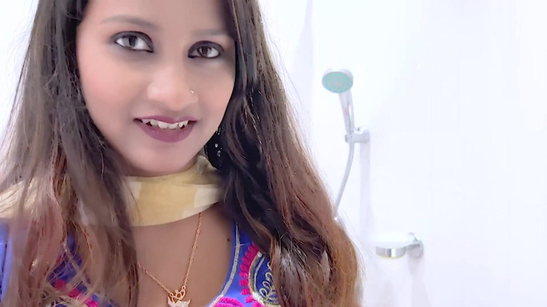 Indian porno creator: 彼女の夫がいない間に私のインド人の義理の妹とセックスする