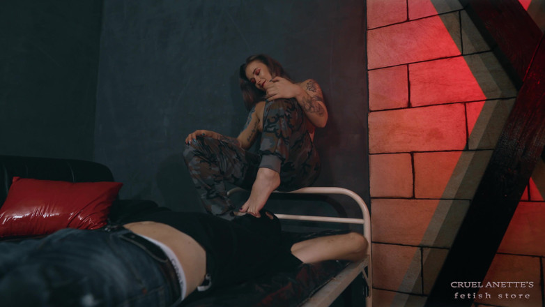 Cruel Anettes fetish world: Obrigatório pés para baixo