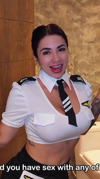 Porno-gastgeberin bittet um einen großen schwanz in ihren arsch - Silvana Lee