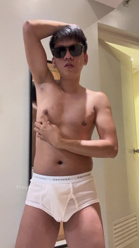 Solo chłopiec Big Veiny Cock w swoim pokoju Stepbro