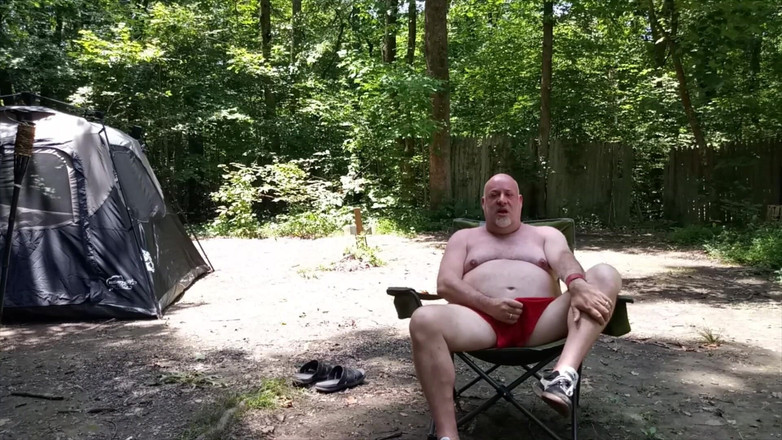 beardaddychub: Ursulețul se masturbează și dă pe cineva să se alăture!