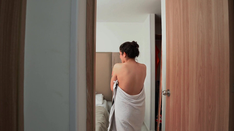 KARINAMILLER: Intimní lesbické vztahy mezi nevlastními sestrami se nakonec promění v...