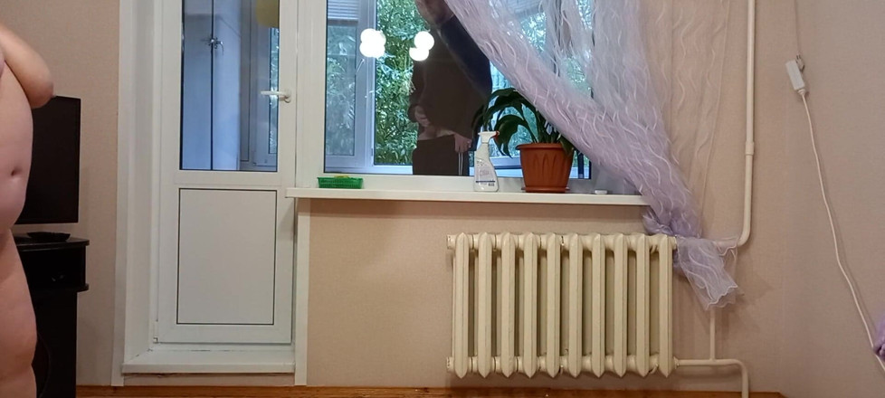 Zona901: Stuzzico il pulitore di finestre poi mi masturbo e succhio...
