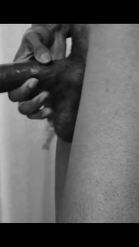 Amirah Adara la salope hongroise à grosse bite noire se fait enculer et avale du sperme