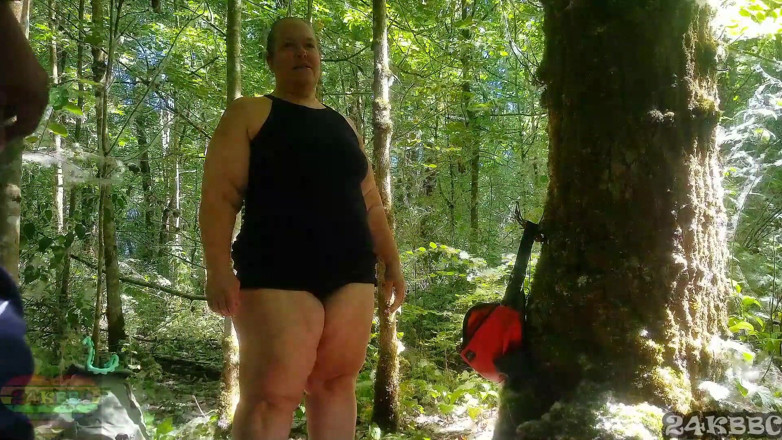 24KBBC: Gordinha vizinha e eu nos divertimos na floresta