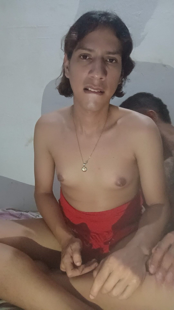 Femboy from Colombia: Обильные поцелуи для моей богатой груди
