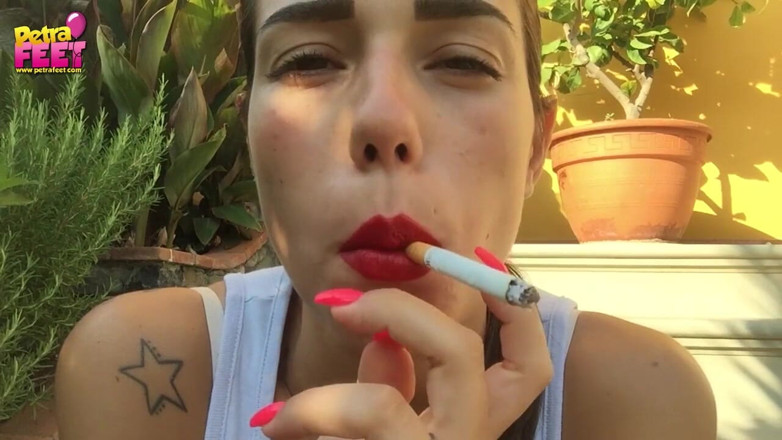 Smokin Fetish: Dosis nikotin für atemberaubende brünette