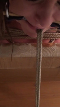 丰满熟女丹尼斯被绑住的 bitgagged 奶子被操，什么不