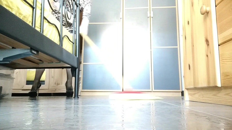 RavenBigAss: The milf uses her piss as a detergent to clean...