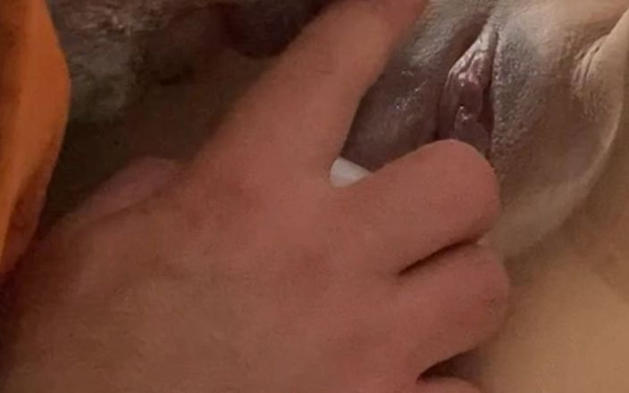 PriyaNaavya: मेरी सौतेली बेटी की तंग गुलाबी चूत चाटना