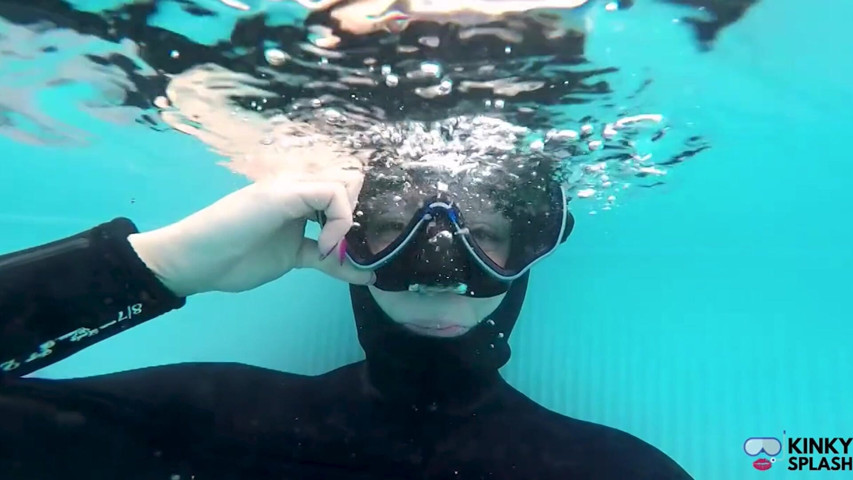 Underwater Dive Mask Fetish: Flooding My Mask Holding Your Gaze (UKCuteGirl)