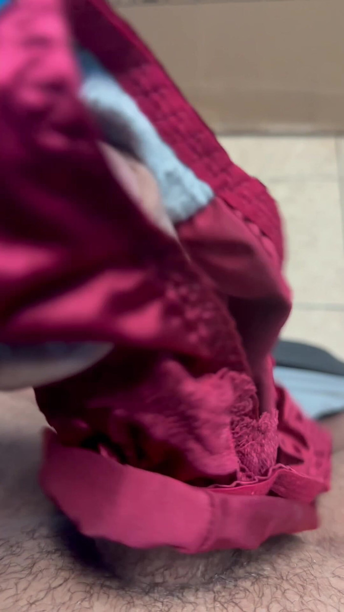 Bigbrook45: Culotte en satin rouge