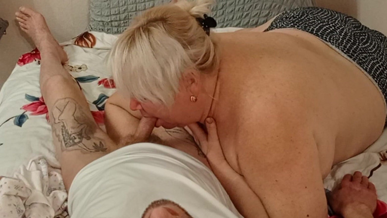 Zona901: 오럴과 정액 삼키기로 시작하는 이웃의 아침