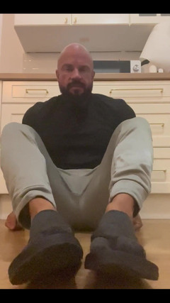 Jasons feet: Přinutím tě cítit moje páchnoucí žabky