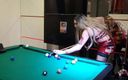 Smoking fetish lovers: Holly raucht und spielt pool