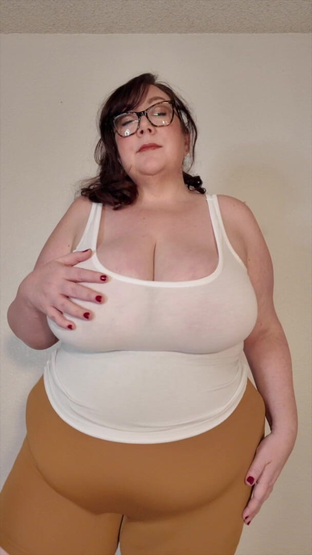 cutejayne: Grandi Tette BBW in Canottiera Bianca Trans