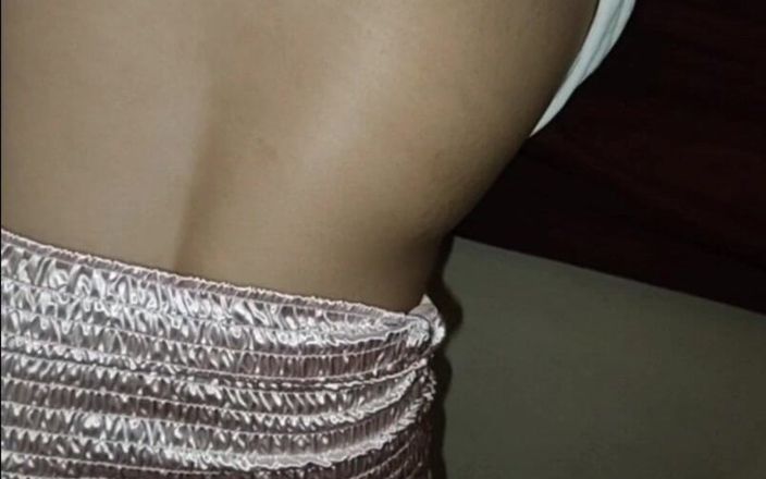 Trisha Hotness: Cewek itu pengen aku fingering dari belakang dan bikin dia...